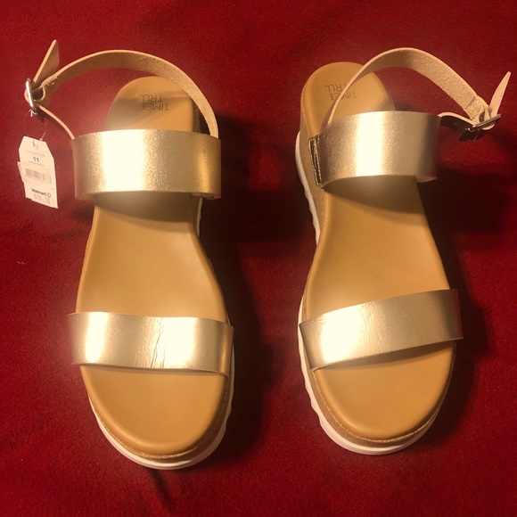 Time and Tru Shoes - Time and Tru Women’s sandals